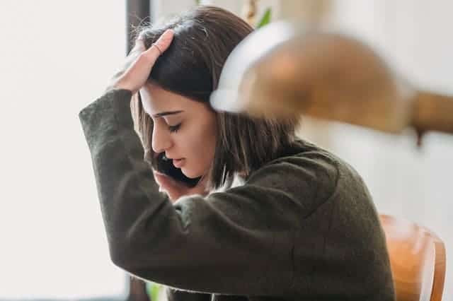 מקשיבה בעזרת משחקי אלתור