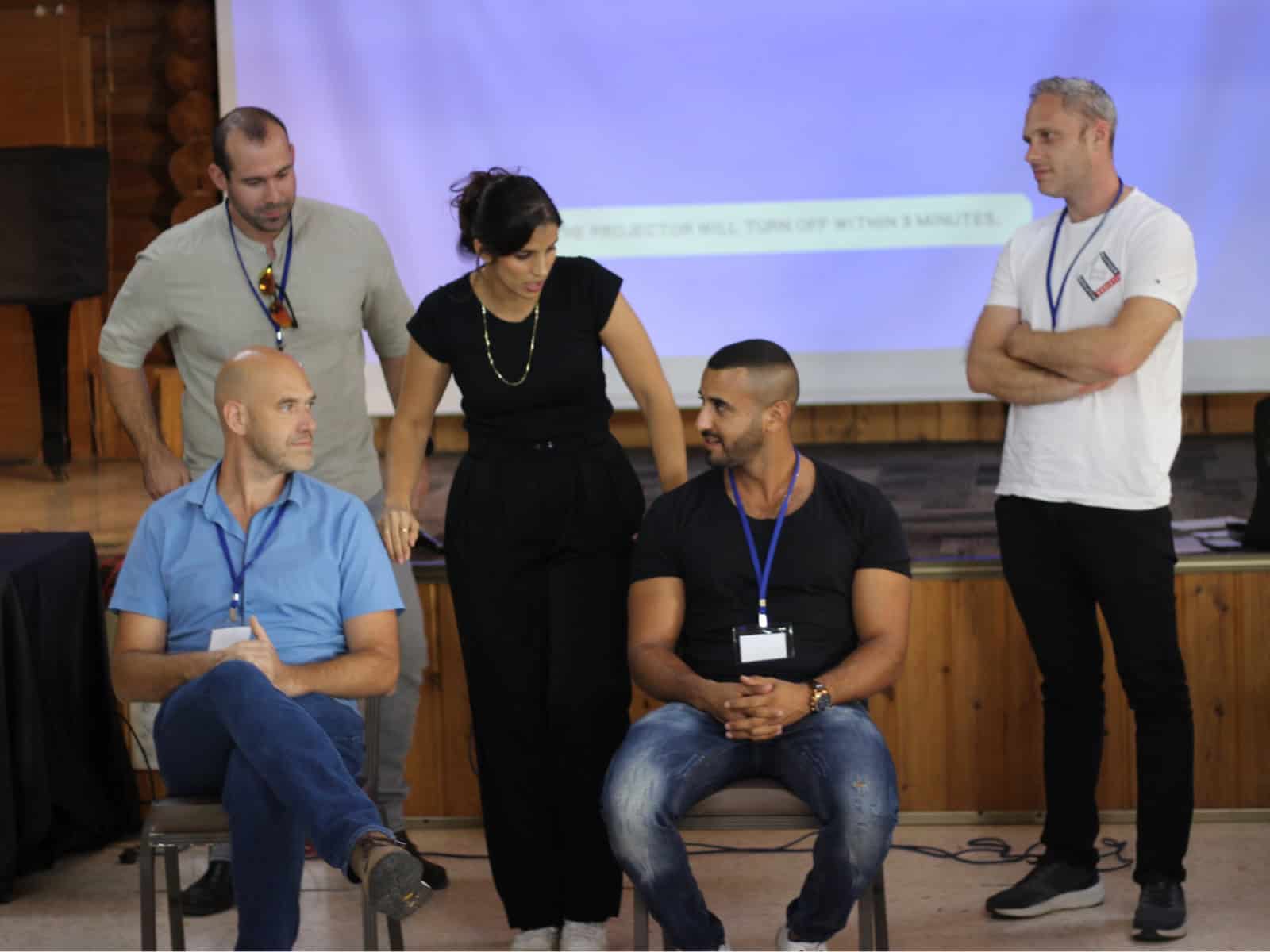 צוות משתתף בסדנת אימפרוביזציה של שמש